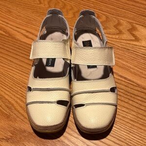 bernie mev. Cream Leather Adjustable Velcro Sandals